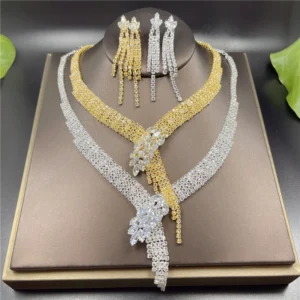 4 pcs Vintage Elegant Rhinestone Crystal Wedding Bridal Jewelry Set Europe Necklace Earring Bracelet Ring Costume Accessories